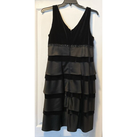 Alex Evenings Women’s Velvet Tiered Beaded V-Neck Sleeveless Midi Dress Size 16 - Picture 4 of 8